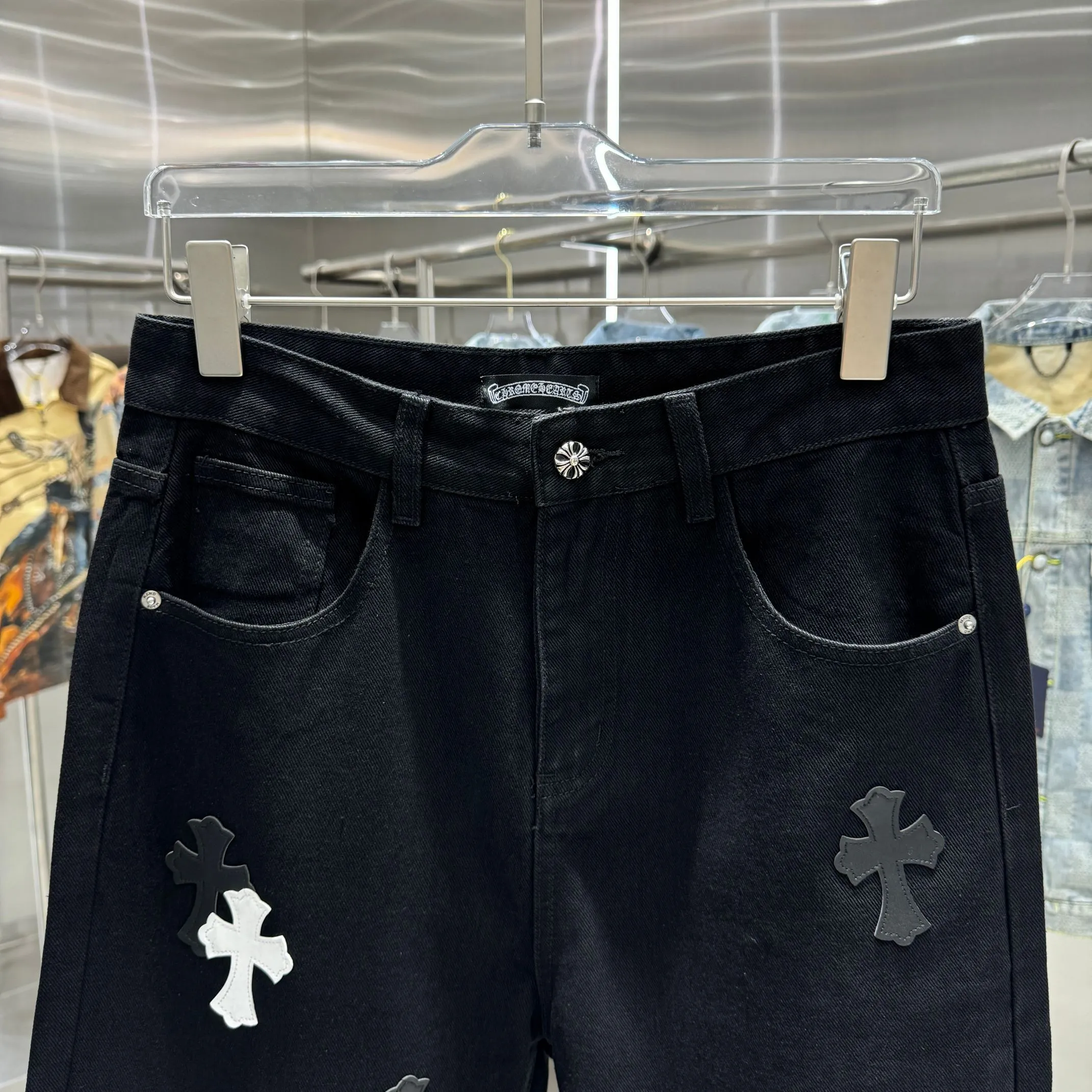 🅿️270 Crow Heart Cross Logo + Printed Logo Jeans 2025 latest product, original goods, washed casual jeans, imported original washed stretch fabric, comfortable and elastic, original hardware accessories decorated with logo, super correct version, extremely high grade, counter quality, fashionable and stylish upper body. The printing uses imported foam printing, customized buttons, YKK zippers. The complete set of accessories is customized by molding. Color: Black Size: S-XXL 28 30 32 34 36 code